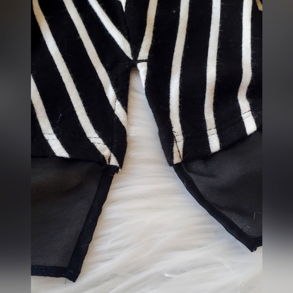 White House Black Market Black And White Striped Sleeveless Top Size S - Picture 3 of 7